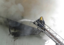 Нефтепродукты на площади 300 квадратных метров загорелись в Волгограде