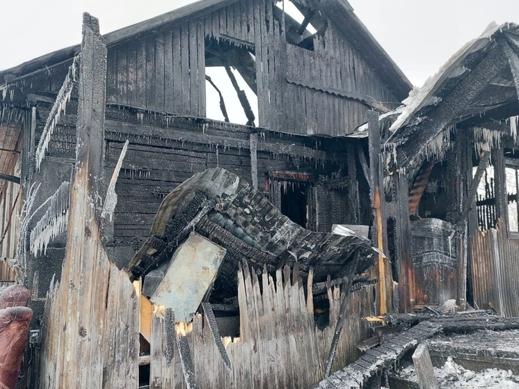 Два человека пострадали при пожаре в жилом доме в Мужах