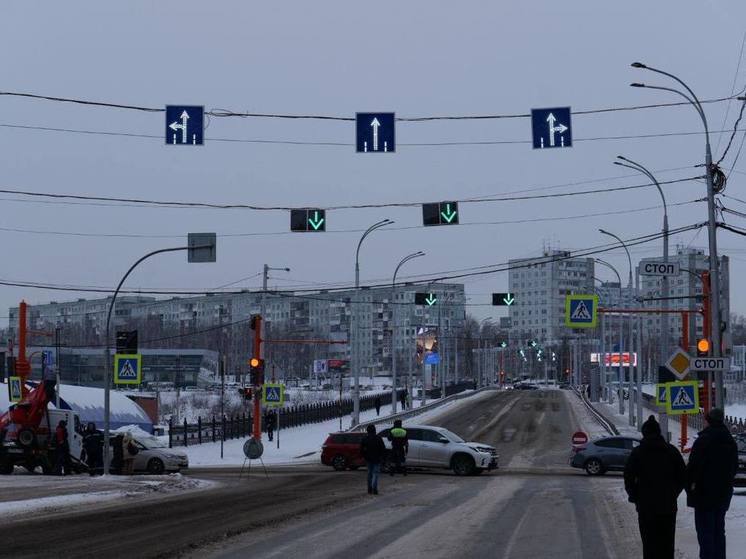 Реверсивное движение включено в Кемерове на Университетском мосту