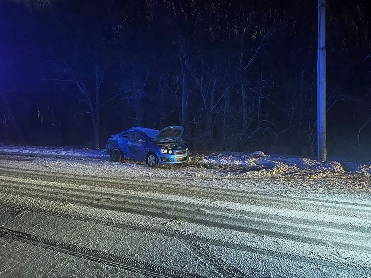 В Ставрополе 20-летний водитель въехал в столб на только что купленной машине