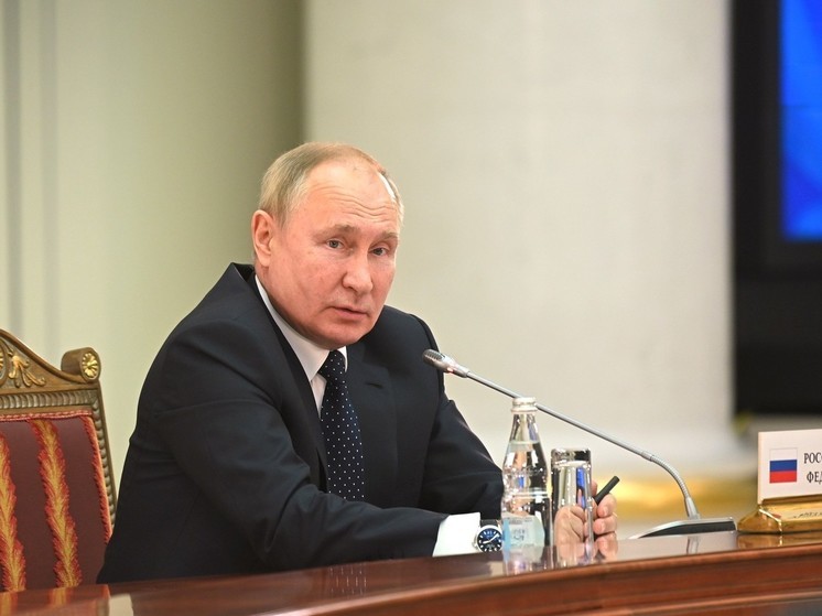 Путин прибыл на чаепитие к онкологу и оценил качество жилья тульских врачей
