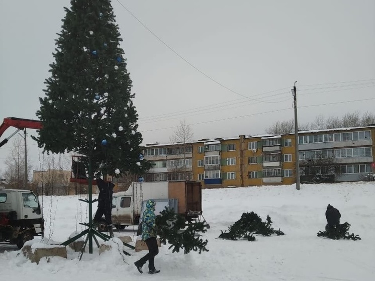 В Кирове начали демонтировать новогодние декорации