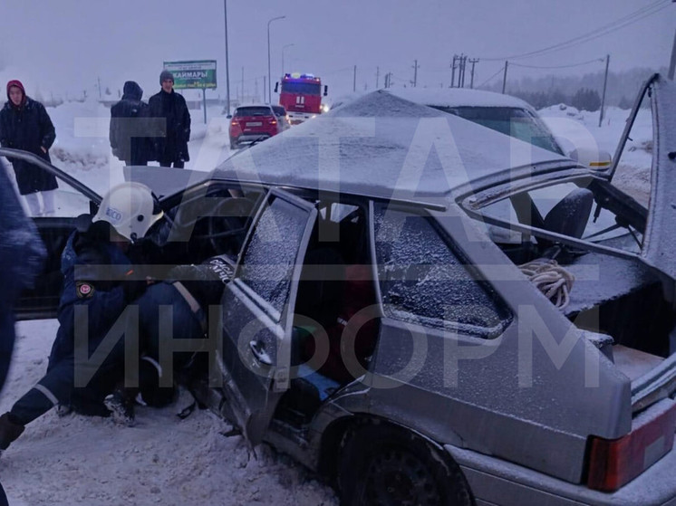 В татарстанском селе в столкновении легковых авто пострадали трое