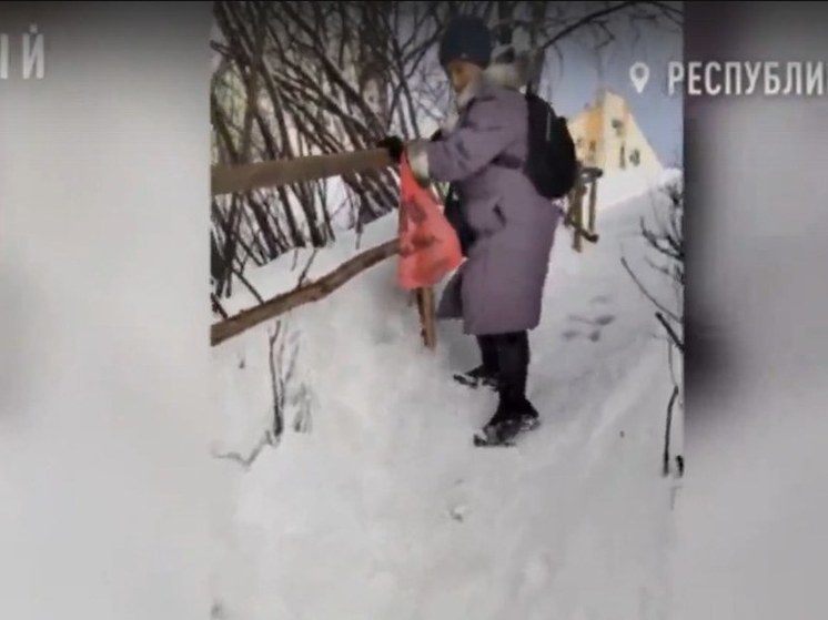 Жители Уфы просят установить лестницу, чтобы не добираться до дома ползком