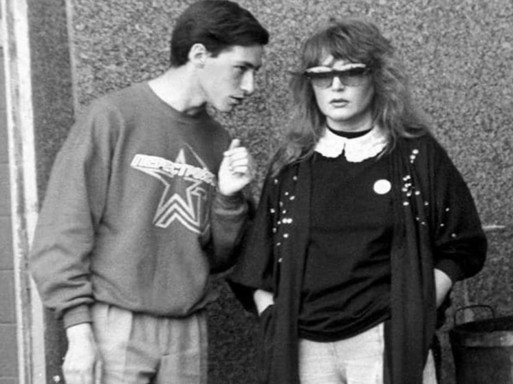 Украинский журналист Гордон поделился архивным фото с 40-летней Аллой Пугачевой в Киеве