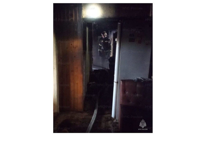 Человек пострадал на пожаре квартиры в Калуге