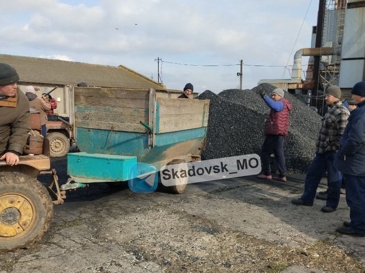 Жители Приморского и Тарасовки Скадовского МО получили социальный уголь