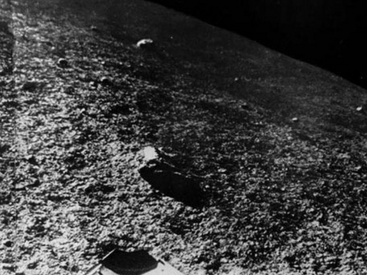 3 февраля 1966 года АМС «Луна-9» осуществила мягкую посадку на Луну