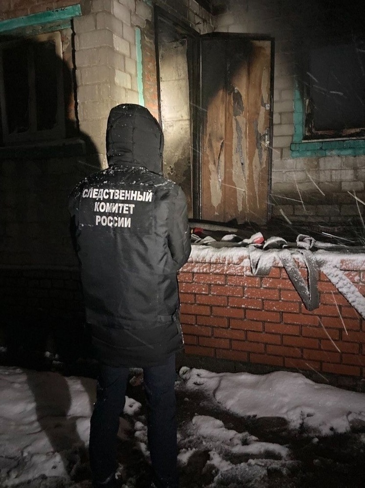 В Курской области СК проверяет причины гибели женщины во время пожара