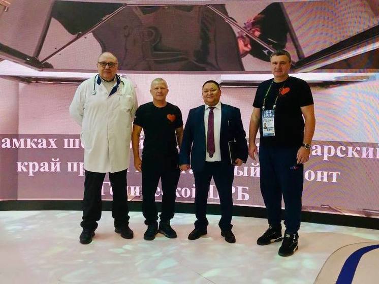 Глава Минздрава Херсонщины Артыш Сат и главврач Генической ЦРБ посетили ВДНХ