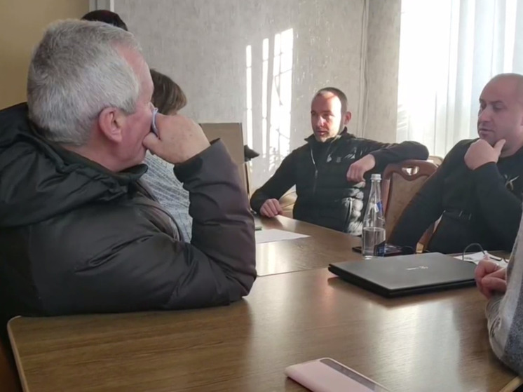 Глава Каховки провел совещание с коммунальщиками округа
