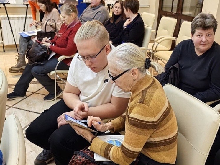 Кировчане осваивают цифровые сервисы с помощью волонтеров