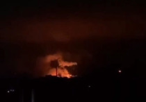 Крупный пожар уже несколько часов разгорается в Кривом Роге, на родине президента Украины Зеленского