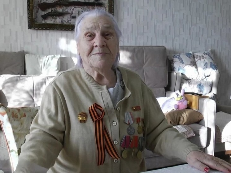 В Красноярске 90-летней бывшей узнице концлагеря вручили российский паспорт