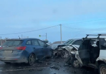 В Алтайском крае произошло ДТП, в котором пострадали три человека. Авария случилась на 243-м километре Чуйского тракта в Косихинском районе.