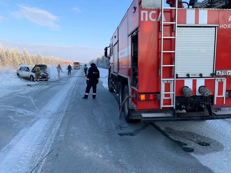 В Ноябрьске на ходу вспыхнула отечественная легковушка