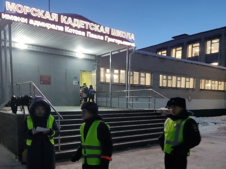 Акция «Засветись» объединила учащихся Морской кадетской школы Северодвинска