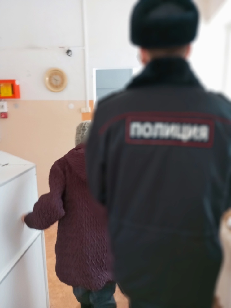 В Тверской области спасли бабушку, лежавшую на снегу и запутавшуюся в домах