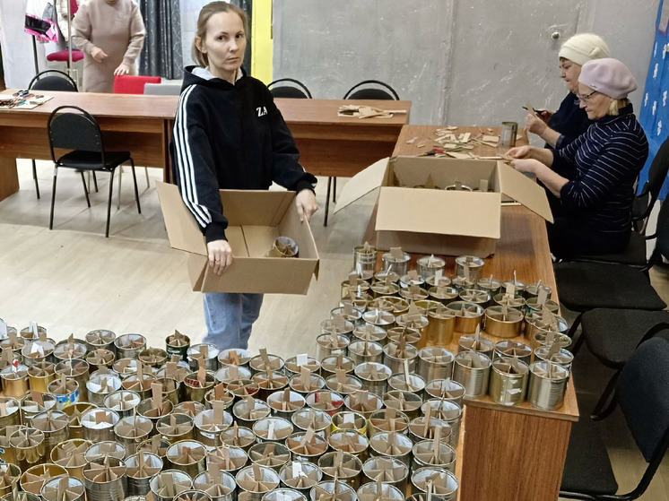 Жители поселка Сельменьга Виноградовского округа изготовили 245 окопных свечей для бойцов СВО