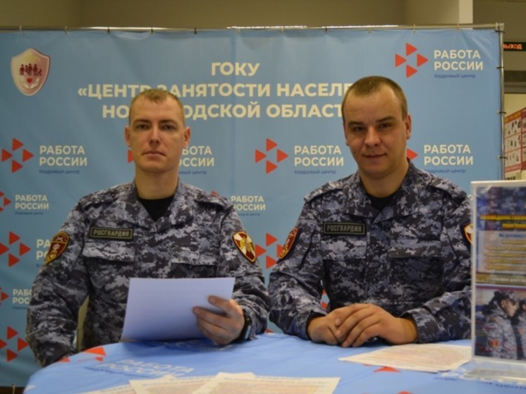 В Великом Новгороде росгвардейцы рассказали об условиях приема на службу