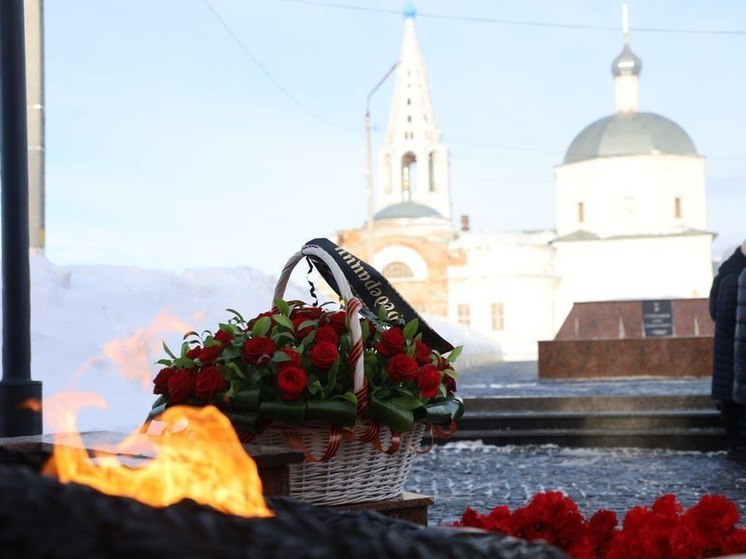 Боксеры возложили цветы к мемориалу в Серпухове