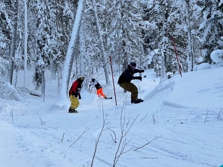 Юные сноубордисты из Надыма и Лабытнанги преодолели 300-метровую трассу с препятствиями