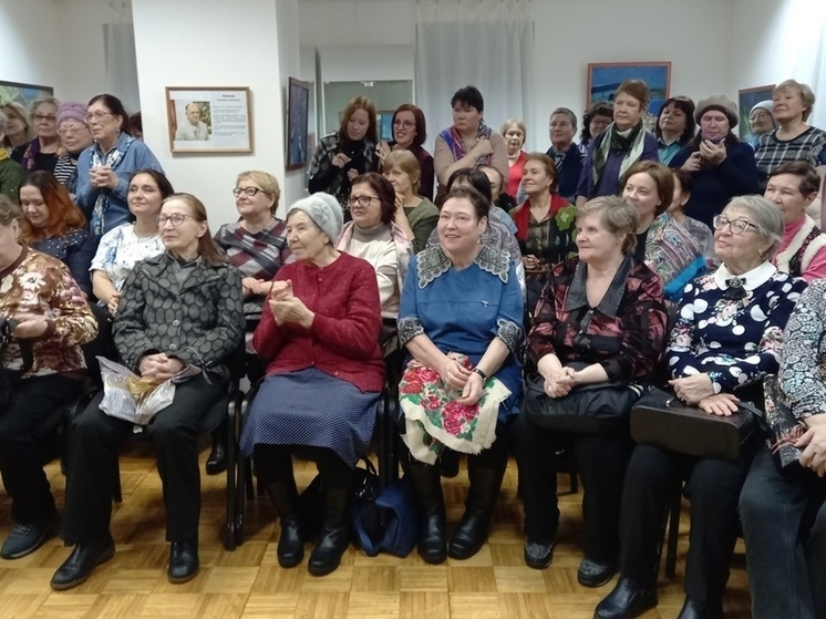 Жительницы Кирово-Чепецка отметили Всемирный праздник платка