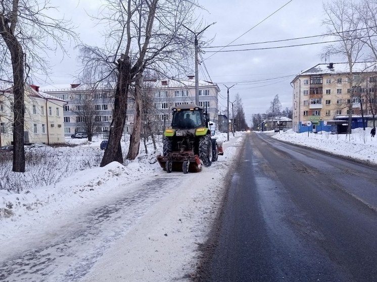 «Мезенцы»-дорожники продолжают приводить дороги Архангельска в порядок