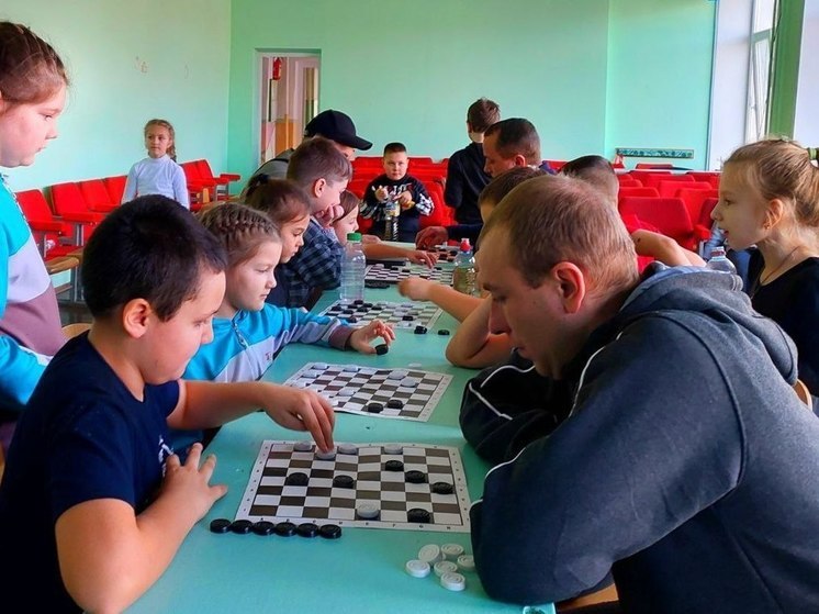 В Михайловке провели шашечный турнир для детей и их родителей
