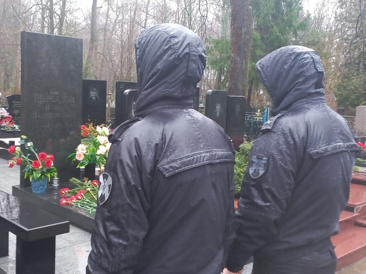 Росгвардейцы Калининграда почтили память погибшего в бою Виктора Гакуна