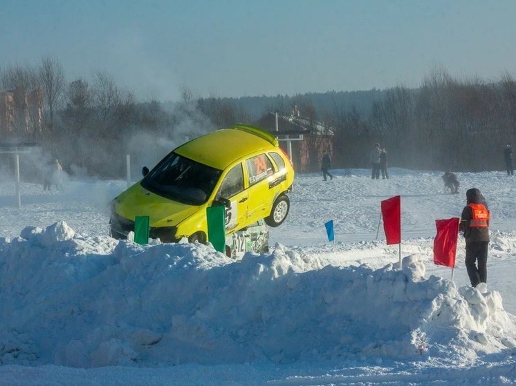 В Зеленогорске прошли ледовые гонки на озере-парке