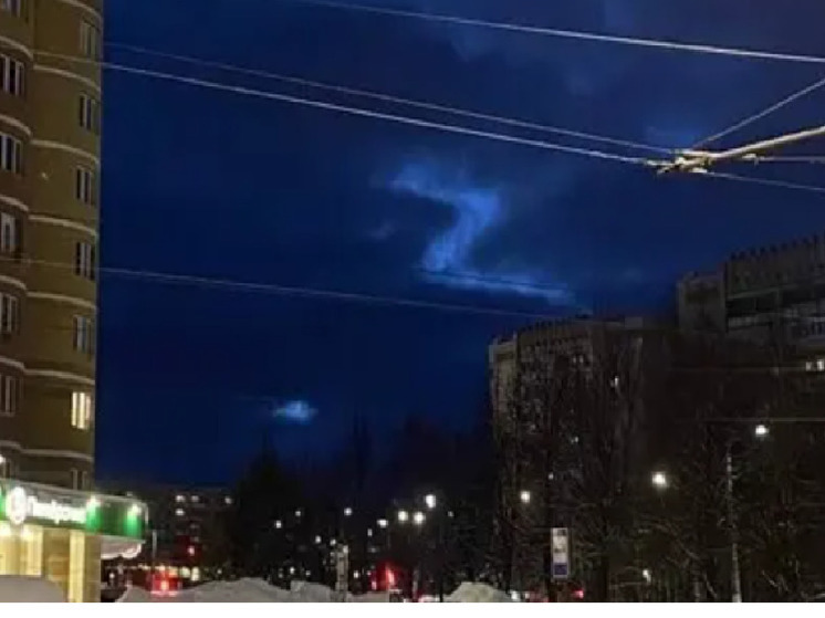 Костромские знамения: над городом в облаках образовался просвет в виде знака Z