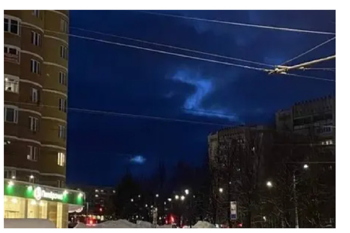Костромские знамения: над городом в облаках образовался просвет в виде знака Z