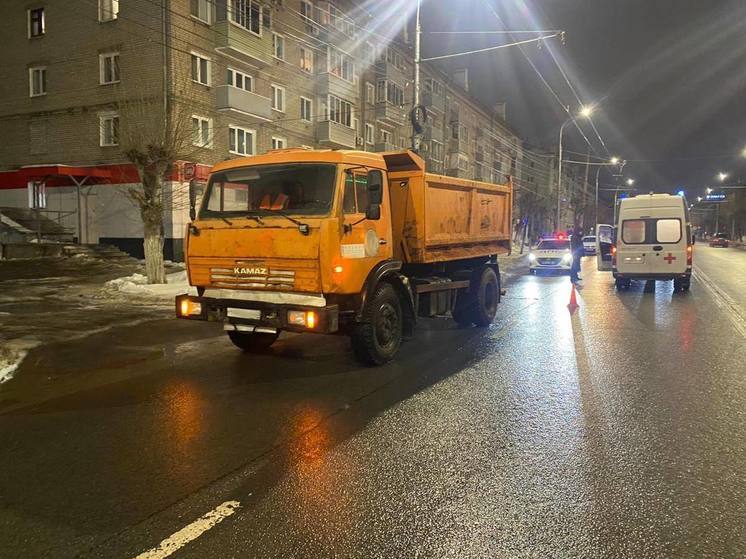 На улице Циолковского в Рязани водитель «КамАЗа» сбил 23-летнего пешехода