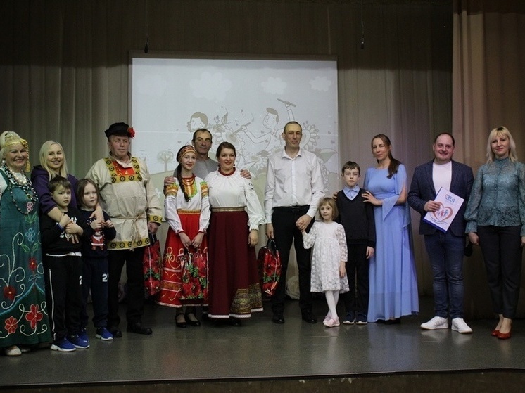 В Смоленске провели праздничный вечер для творческих семей