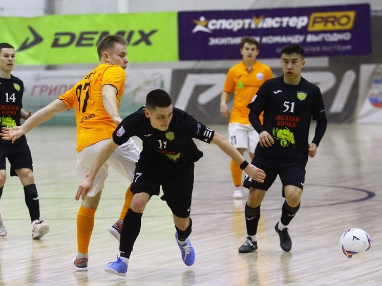 Мини-футбольный клуб «Поморье» побеждает в серии пенальти
