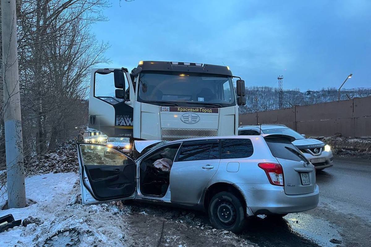 Столкнулись два грузовика