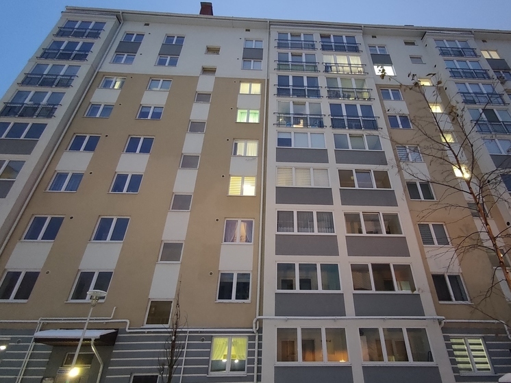 Психически больной калининградец выкинул мать из окна