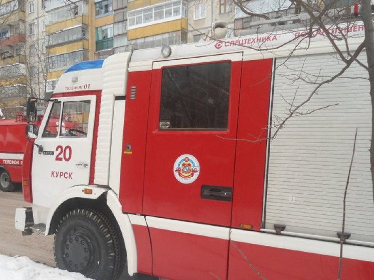 В Курске пожарные потушили вспыхнувший гараж во 2-м Литовском переулке