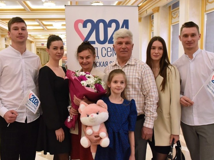 Александр Богомаз дал старт Году семьи в Брянской области