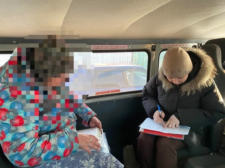 Пожилых жителей сел Тувы спецавтотранспорт возит на диспансеризацию