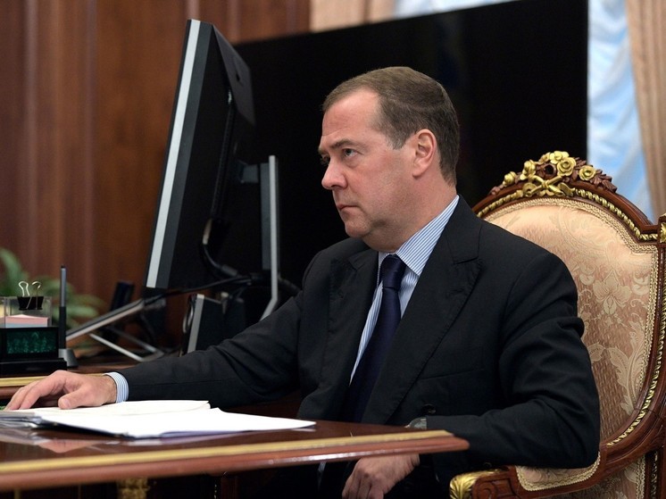 Медведев прокомментировал проект международной железной дороги из Испании во Львов