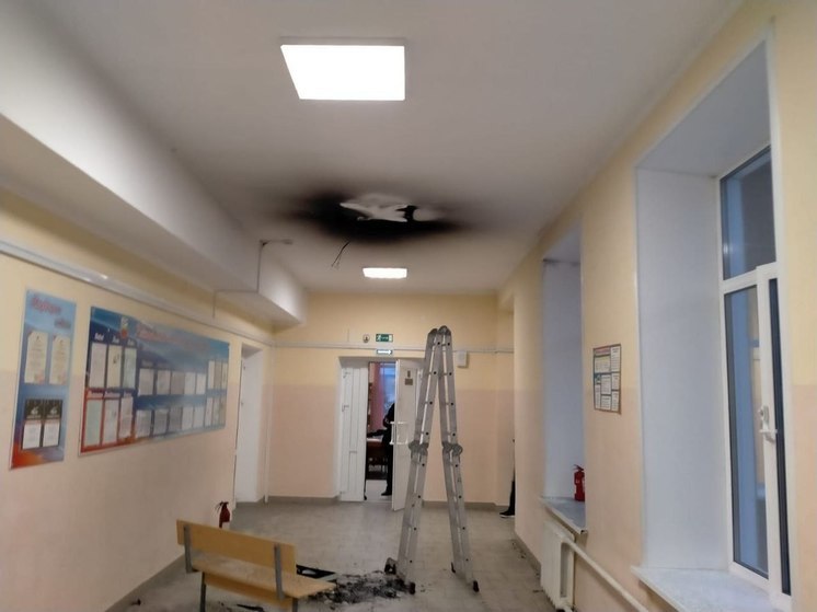 Прокуратура начала проверку после загоревшейся лампы в омской школе