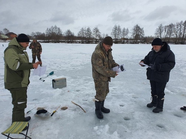 На Курских водоемах провели рейды по местам массового выхода рыбаков на лед