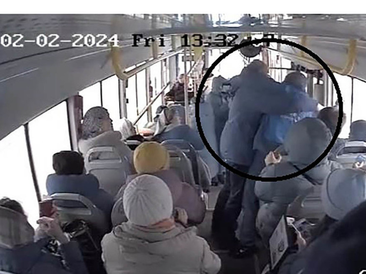 В Бишкеке совершено нападения на контролера в автобусе