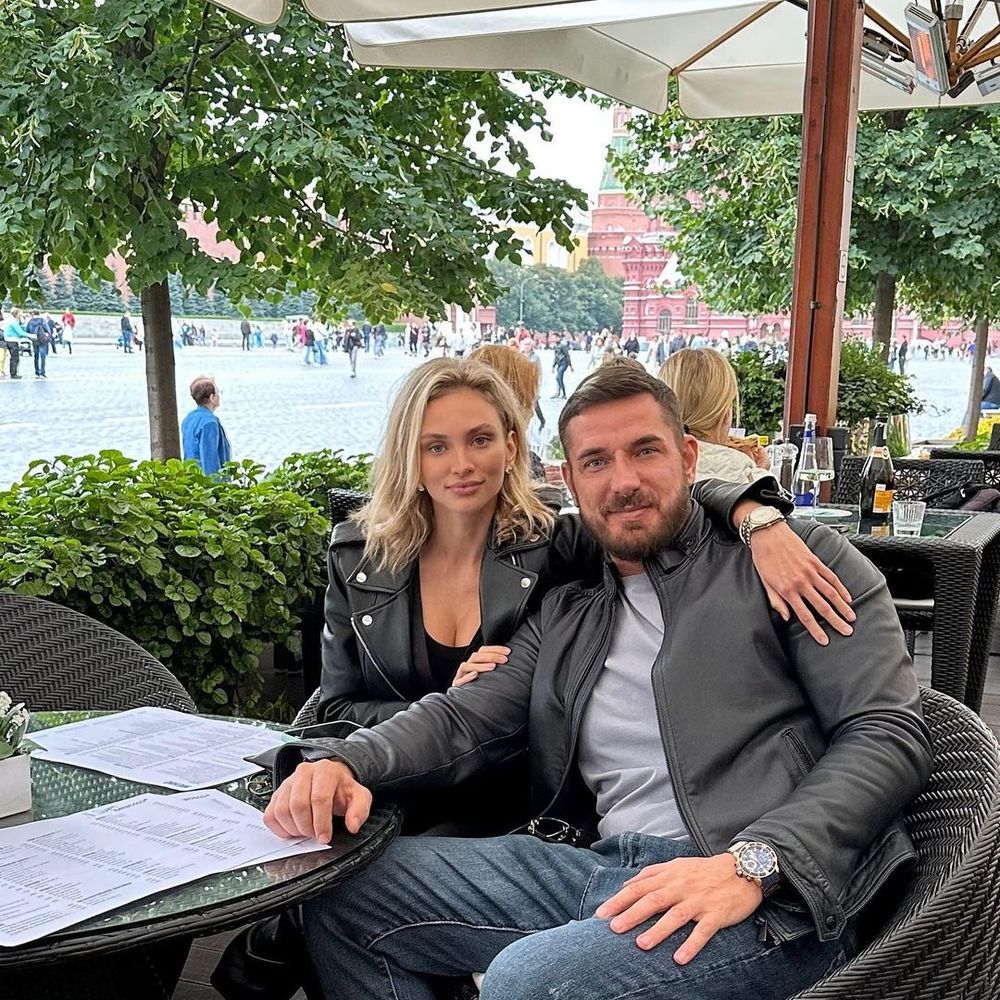 Анекдоты большие. Мужа нету дома. Смешные цитаты про мужа. Нет любви и ласки. Мужа нету дома.