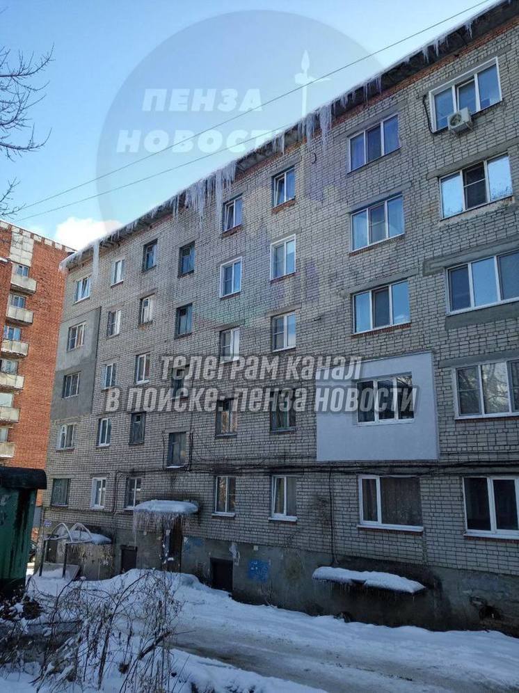 Весна или ЖКХ:  в Пензе опасные сосульки могут  провисеть до месяца