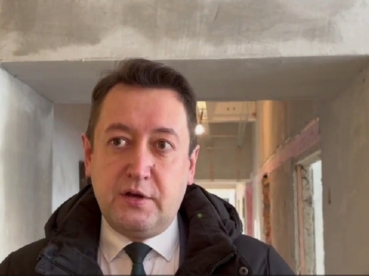 Руслан Бутов осмотрел ход капремонта двух поликлиник в Новомосковске