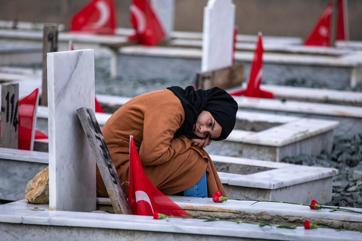 The city turned into a cemetery: Türkiye mourns the victims of the earthquake of the century