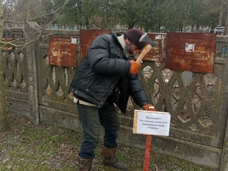 В Днепрянах устанавливают таблички с предупреждением об опасности
